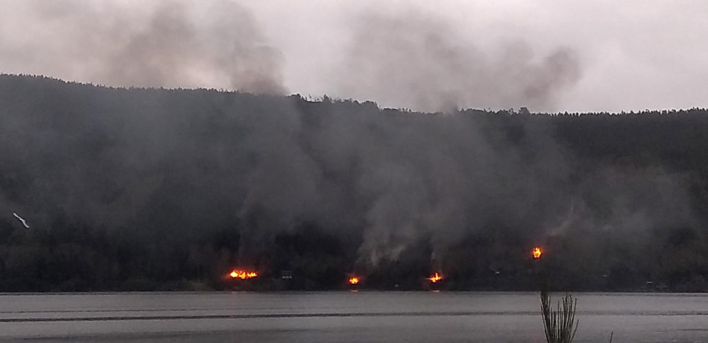 Lago Lanalhue queman cuatro cabañas