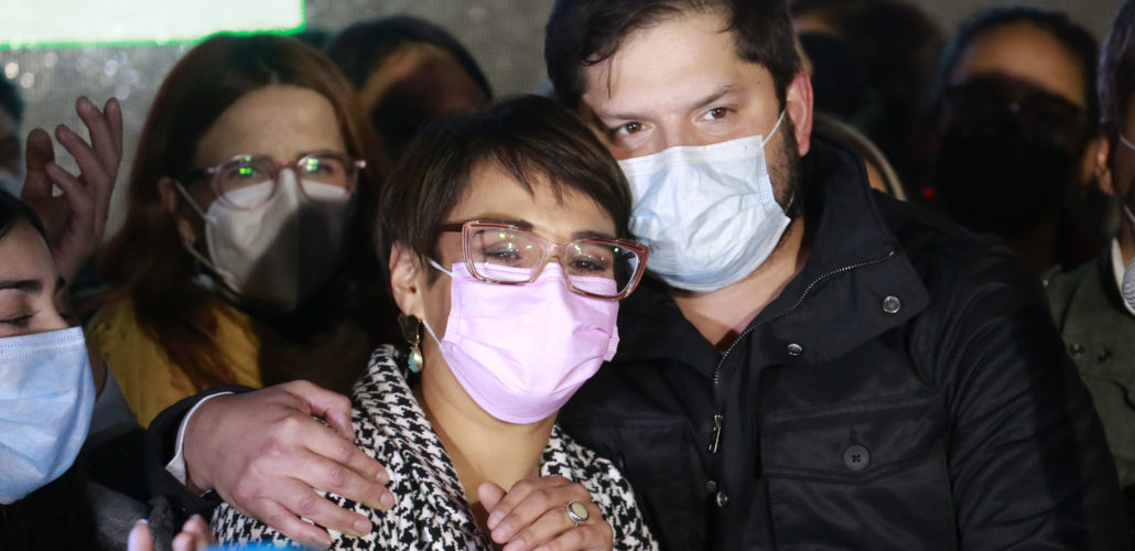 Gabriel Boric junto a Karina Oliva